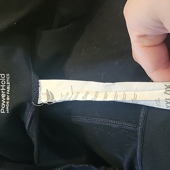 Fabletics Power Hold Black Athletic Capri Leggings Plus Size XXL - Picture 2 of 3